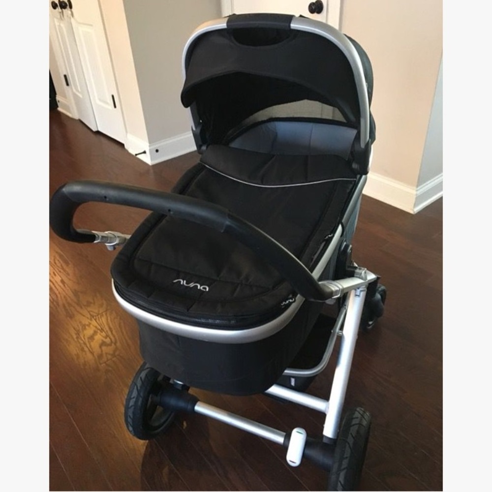 *SOLD* nuna ivvi stroller & bassinet - caviar - Picture 6 of 8